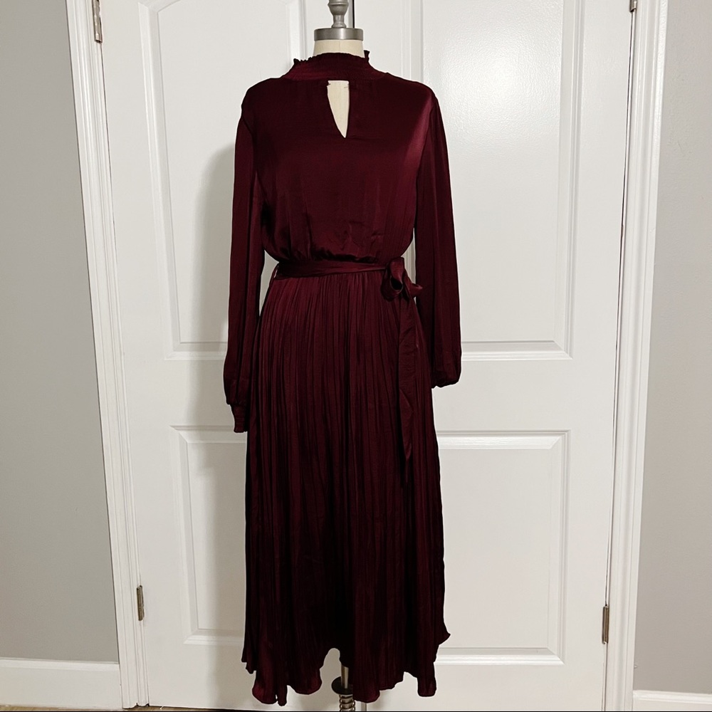 She + Sky Pleated satin midi dress sz S Burgundy
